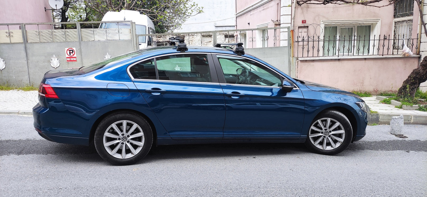 For Volkswagen Passat B8 2015-Up Roof Rack Cross Bar Normal Roof Black For Volkswagen Passat B8 2015-Up Roof Rack Cross Bar Normal Roof Black